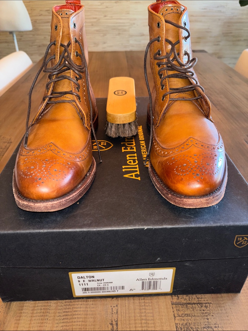 Allen Edmonds Walnut Leather Wingtip Lace-Up Boots 9 E Dalton EUC! With brush